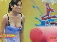 没有穿内裤的冲关女生：智勇大冲关走光大全 智勇大冲关7.7走光视频