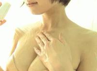 幼儿园扒老师衣服gif：美女衣服被扒gif出处