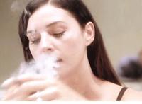 两男一女注意事项：乳尖两根前后夹击 两男一女女生什么感觉