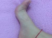 女生睡着了玩脚视频：脚之恋视频在线观看