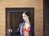 女生大胸照片不带胸罩：20岁女生照片胸大