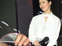 江一燕裤子勒出鲍鱼：白色裤子太紧的尴尬