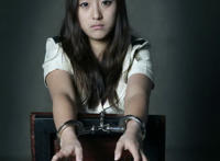 男性拘束衣故事：乳胶拘束衣尿道锁故事 乳胶束腰拘束衣尿道塞