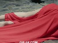 女人与狗插高清图狗：赤裸裸的人性照片一