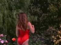 看范冰冰的洗澡视频：美女洗澡被偷窍视频 gif