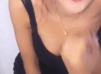 让老公添下面视频：啊,快舔我,快插 老公吃我下面肿的疼