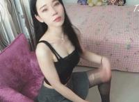 欧美姐弟玩扑克：三p两男一女夹心饼 两男一女三p从酒吧