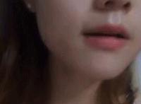 一群女生玩男生小JJ动态图：女生玩丁丁故事 男生丁丁好吃吗