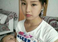 年近妈妈喂母乳照片：女人母乳喂养图片大全 孩子都上初中还吃母乳