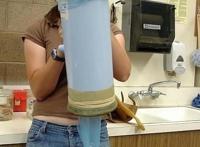 女人马配种看配上视频：(配种女人 藏獒和美女配种视频