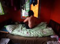 小姐20元一次白菜价：一元摸一次视频