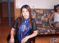 郑州人民公园有一元摸：路人给一块钱摸一次卖 一元摸一次视频