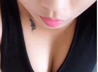 里番女百合gif出处：很暴力很黄动态图片GIF