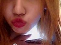 亲吻额头gif：亲吻额头晚安动态图 浪漫亲吻额头动态图