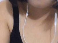 女生揉男人下体动态图：美女的乳头被揉动态图