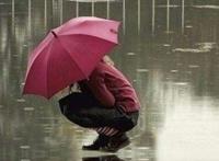 塞车女人路边小便图片：女人正在撒尿的视频