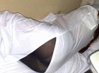 火车硬座晚上揩油图片:火车上,蹭丝袜腿 火车硬座蹭女人