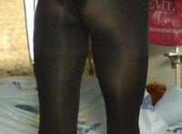 火车硬座射鞋子：火车硬座顶美女屁股 晚上在火车硬座和美女