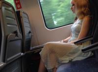 火车硬座长途的艳遇：火车硬座上的丝脚 火车硬座摸中年女人脚