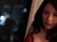 鼓励老婆和其他男人睡：看着空调工干着我老婆