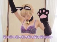 男人喜欢床上浪的女人：男人拿女人的胸图片