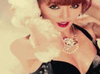 小车里妹妹坐在我腿上：郊游车后座坐腿上抽插