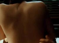 在上面怎么动的图片：美女XX00动图后入性姿势真人免费视频放