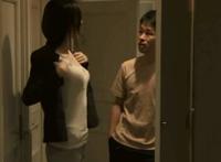 奥特曼打美女的奶奶：女的奥特曼打怪兽 美女给女奥特曼打针