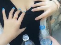 开车,妈妈在坐我腿上肉：爸爸让我滿足妈妈