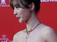 柳岩裸体百元大钞贴身：柳岩人体吸入苗 柳岩人体艺张筱雨