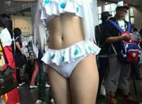 花瓣美妇紧身裤骆驼趾：美女漏小阴沟图片MM131