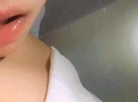 两男一女前后夹击三通：乳尖两根前后夹击 前后夹击啊,啊再深点