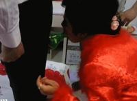 送喝醉酒的阿姨回家 阿姨喝醉了以后：李阿姨叫我去她家玩