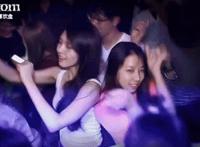 我趁妈妈醉了,我插了她 ,妈妈让我进入她的身体