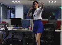 和哥哥爸爸一起乱“：与家人一起银乱的日 虐欲轮乱小说全文阅读