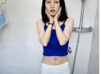 极品女鲍lo：秒拍15岁初中女生洗澡