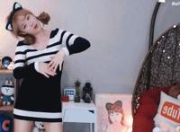 零零后初中美女粉木耳：深夜福利 粉木耳