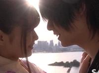 女人下面哪个洞插女人b洞图：男人打女人洞动态