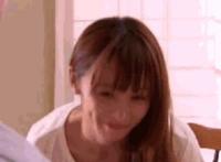 我把女同学的裆部摸了 女同学的屁股动态图：我发现了女同学夹桌子