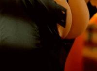 趁她睡着玩弄她的脚丫 趁女友睡着用jb蹭她脚：女同学睡着了玩脚短文