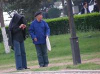 树林老色鬼放大图片：老头快活图片相册 老头在树林里添视频