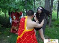 尼姑与香客打野战图片：大妈火大爷打野战视频