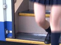 美女的拉肚子很急视频 美女呕吐的视频：美女吐难受视频