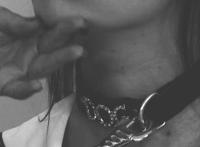 火车棉袜脚两个女孩 卧铺女孩子的白袜脚：白棉袜女生给我打脚枪