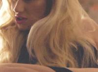 胸大美女秀身材视频：大胸美女 男人视频