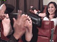 两洞齐入15P：双插两个洞av 下面的两个洞被撑开