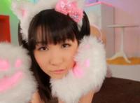 在喉咙里动黑白深喉gif：荧光深喉gif gif荧光棒塞喉咙深处