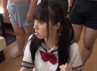 深喉喉咙明显的凸起 kj到喉咙凸起gif动漫：动态图黄瓜放到喉咙里