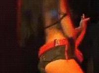 女主被塞东西走路的H文：欲成欢塞香蕉逛街 师傅调教女主塞水果