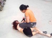 日照打小三后续：看看打小三最狠的视频 2017最新打小三视频